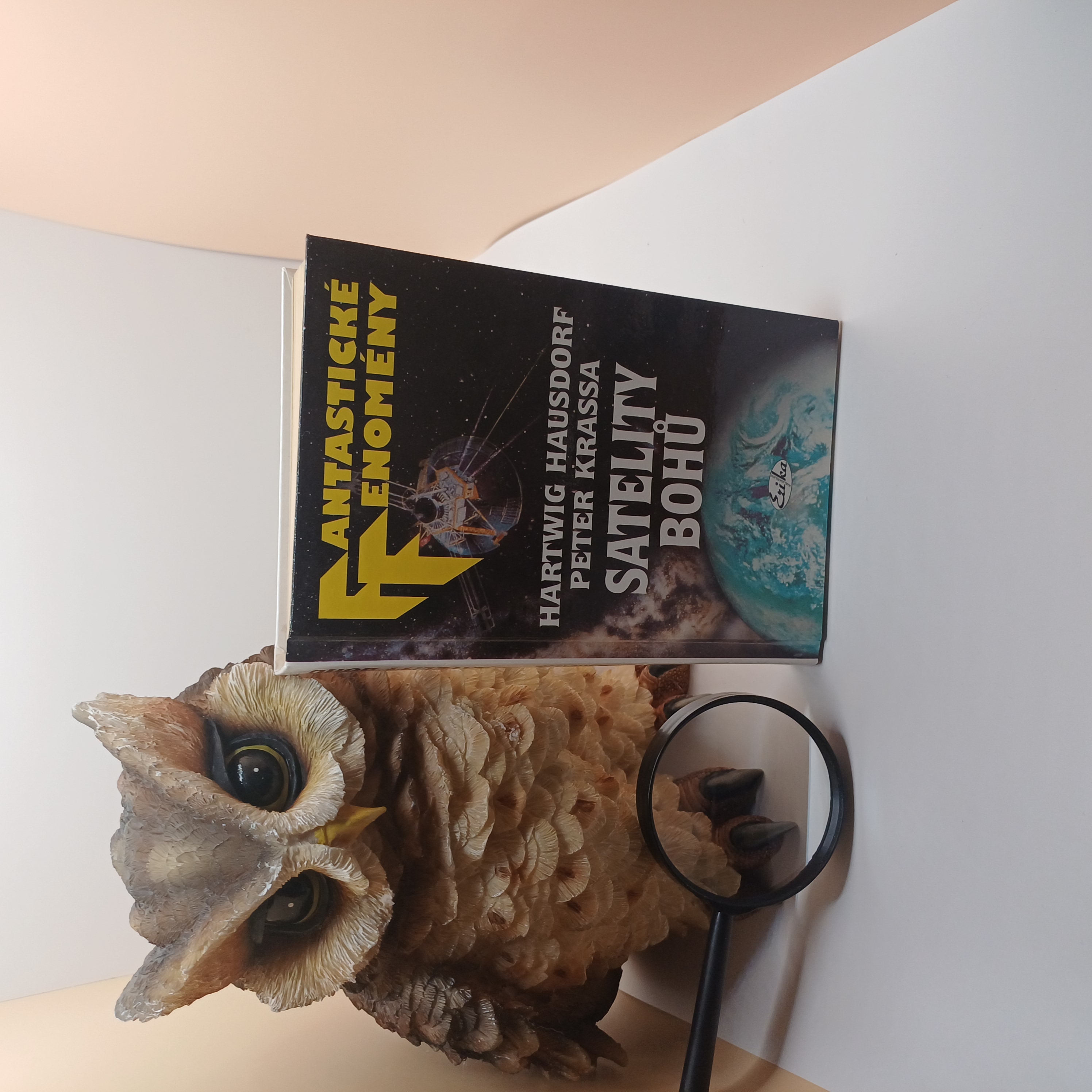 Fantastické fenomény, Satelity bohů, Hartwig Hausdorf, Peter Krása